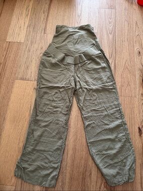 H&M Maternity Pant in olive green, size small